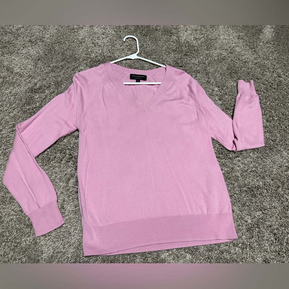 Womens’s BANANA REPUBLIC v-neck sweater